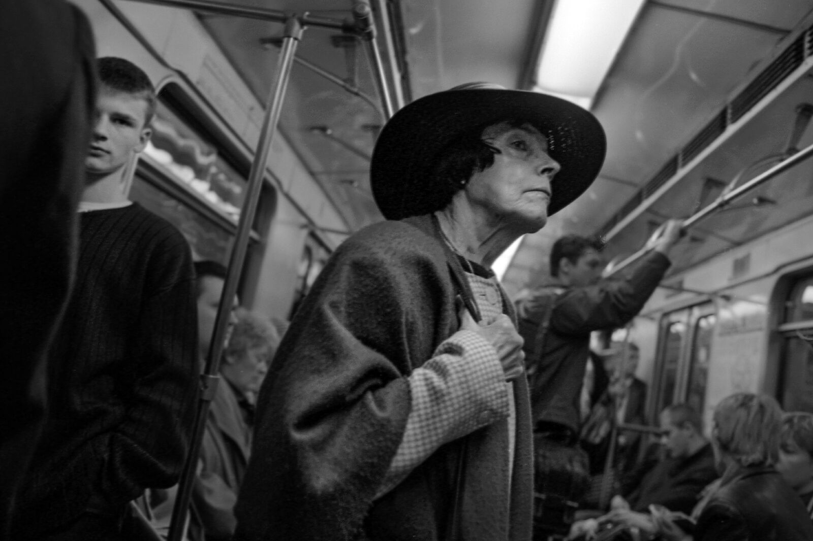 Фотограф Олег Черноус. Cтрит-фотография. Москва 2004 из цикла "Метрополис"