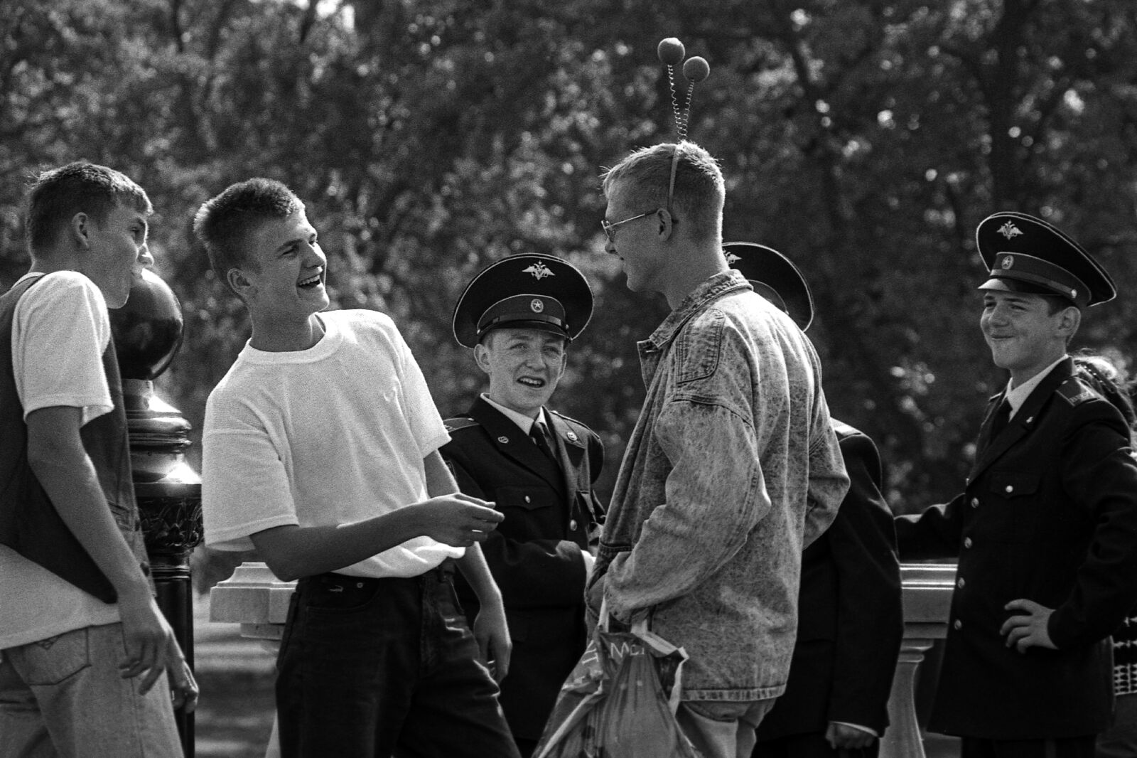 Фотограф Олег Черноус. Cтрит-фотография. Манежная площадь, Москва 1997