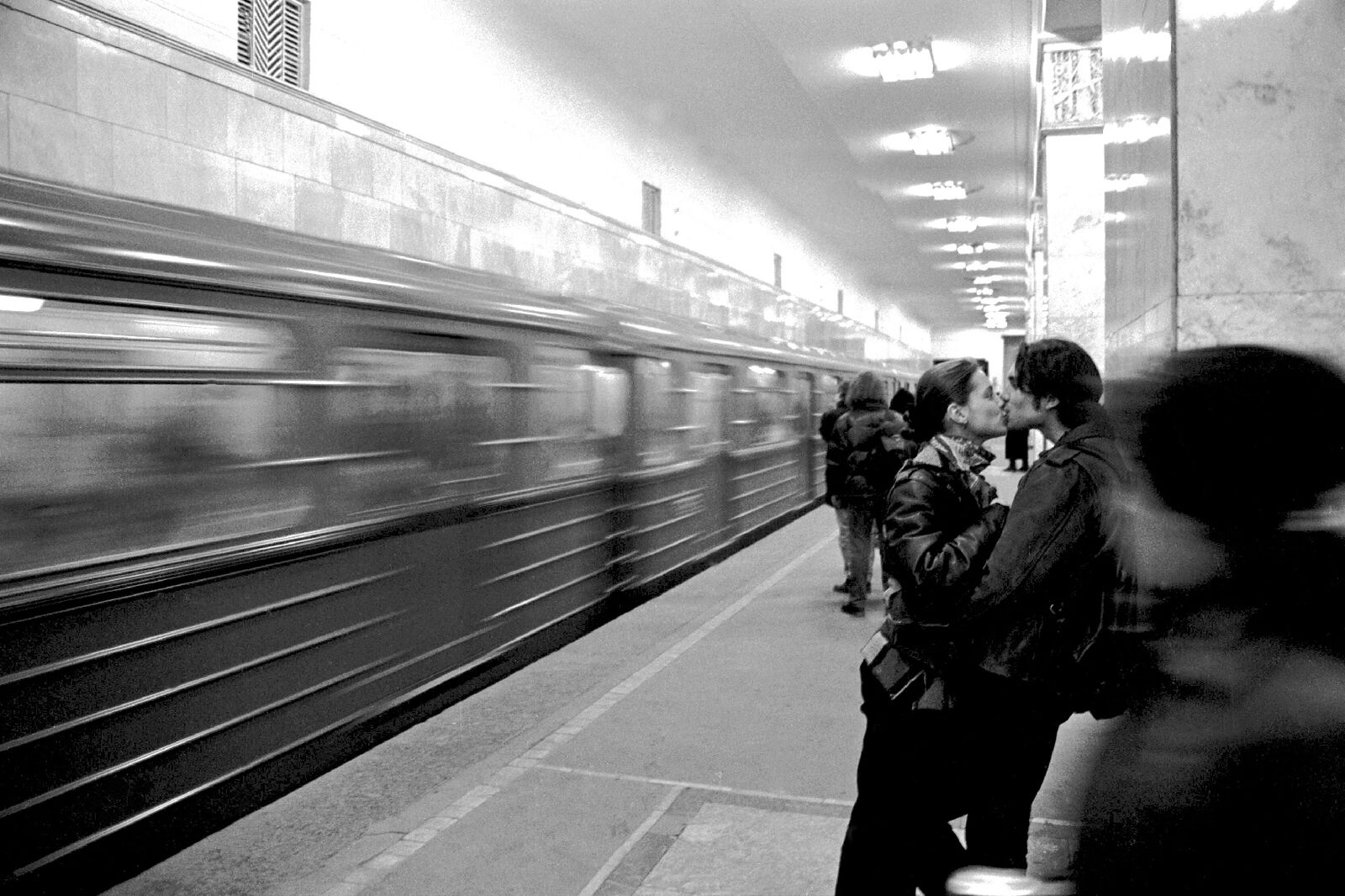 Фотограф Олег Черноус. Cтрит-фотография. Москва 1995 из цикла "Метрополис"