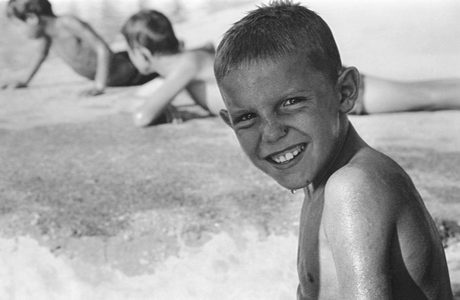 Фотограф Олег Черноус. "Севастопольские мальчишки". Артбухта, сентябрь 1995